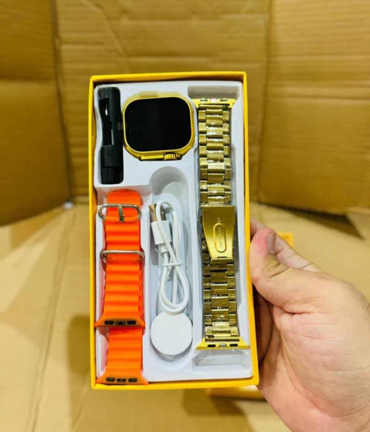 Luxury Gold-Plated Smartwatch With 2 Interchangeable Straps